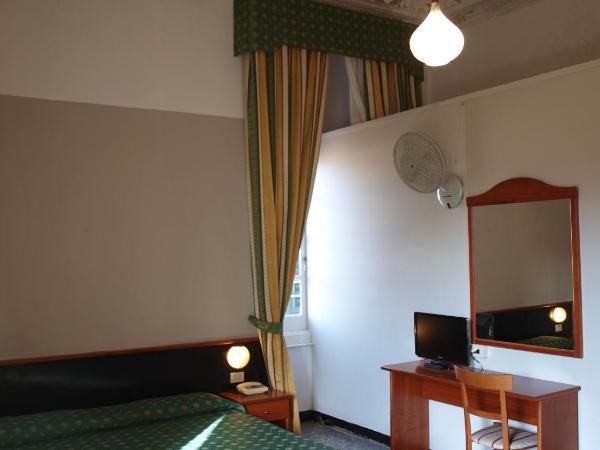 Hotel Villa Bonera : photo 4 de la chambre chambre double ou lits jumeaux avec salle de bains privative