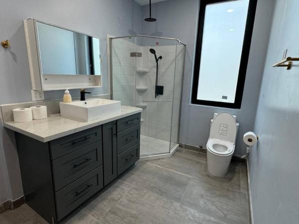 WEST LA Hostel : photo 1 de la chambre lit dans un dortoir de 4 lits