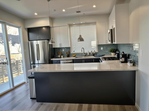 Hollywood Homes minutes to everything SPACIOUS AND FREE PARKING : photo 8 de la chambre three-bedroom deluxe townhouse at barton