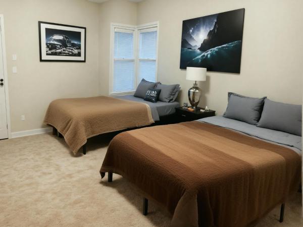 Hollywood Homes minutes to everything SPACIOUS AND FREE PARKING : photo 4 de la chambre three-bedroom deluxe townhouse at manhattan