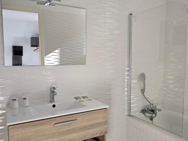 Hôtel L'Alsace-Gare sncf : photo 5 de la chambre chambre double deluxe avec baignoire