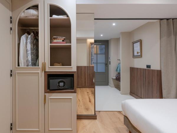 Académie Hôtel Lyon : photo 5 de la chambre chambre classique - rez-de-chaussée