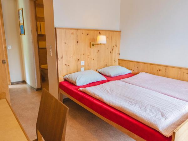 Davos Youth Hostel : photo 3 de la chambre chambre double avec balcon