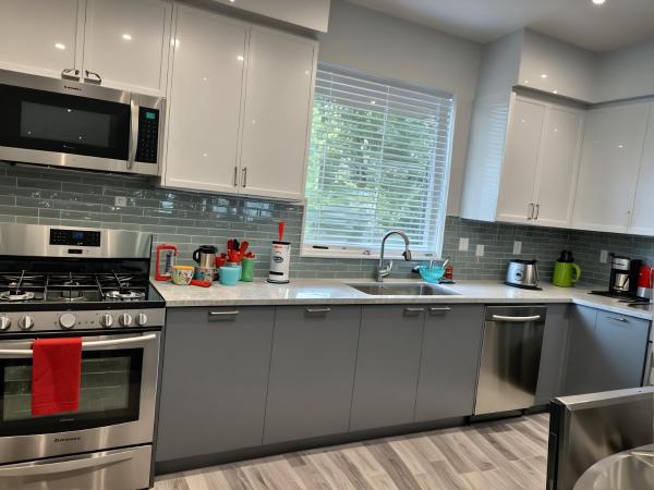 Hollywood Homes minutes to everything SPACIOUS AND FREE PARKING : photo 3 de la chambre two-bedroom townhouse at barton