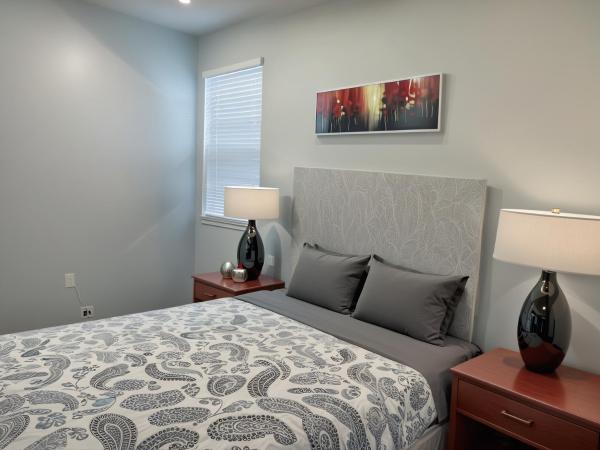 Hollywood Homes minutes to everything SPACIOUS AND FREE PARKING : photo 4 de la chambre two-bedroom townhouse at barton