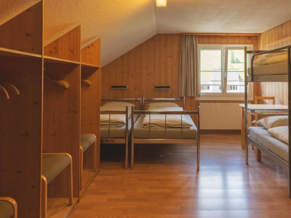Engelberg Youth Hostel : photo 1 de la chambre dortoir mixte de 6 lits