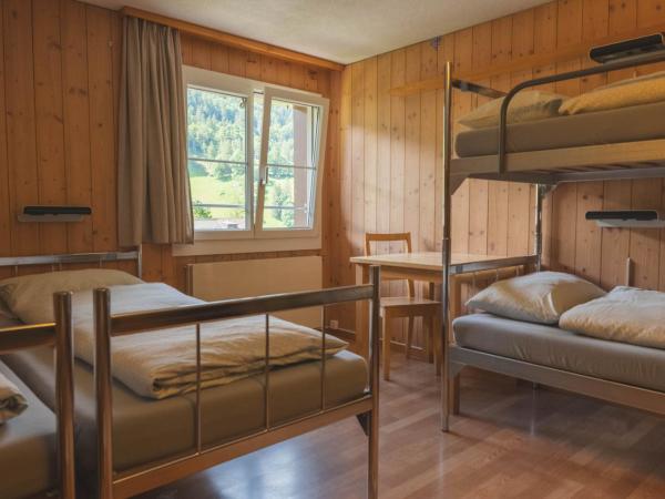 Engelberg Youth Hostel : photo 2 de la chambre dortoir mixte de 6 lits