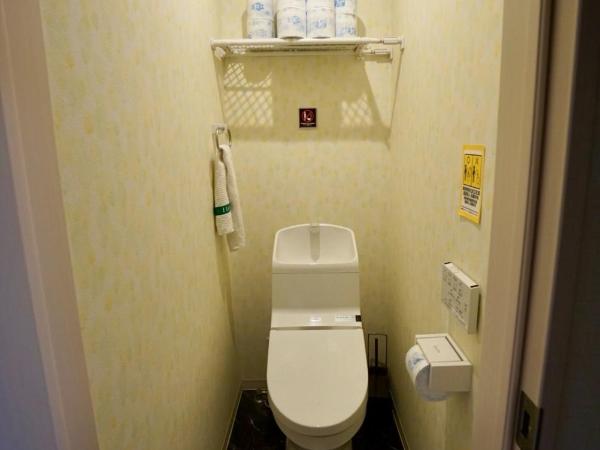 Villa Kyoto Saiin : photo 2 de la chambre chambre lits jumeaux avec matelas futon et salle de bains commune