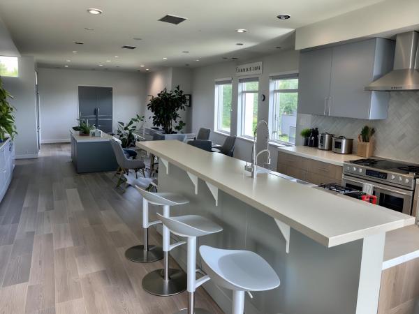 Hollywood Homes minutes to everything SPACIOUS AND FREE PARKING : photo 8 de la chambre three-bedroom townhouse at mc cadden