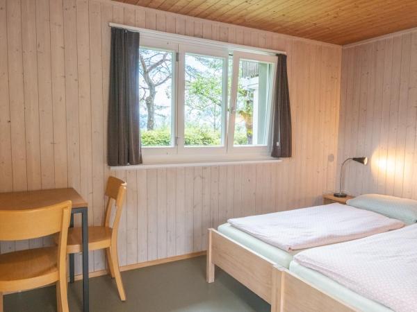 Brienz Youth Hostel : photo 2 de la chambre chambre double - accessible aux personnes à mobilité réduite 