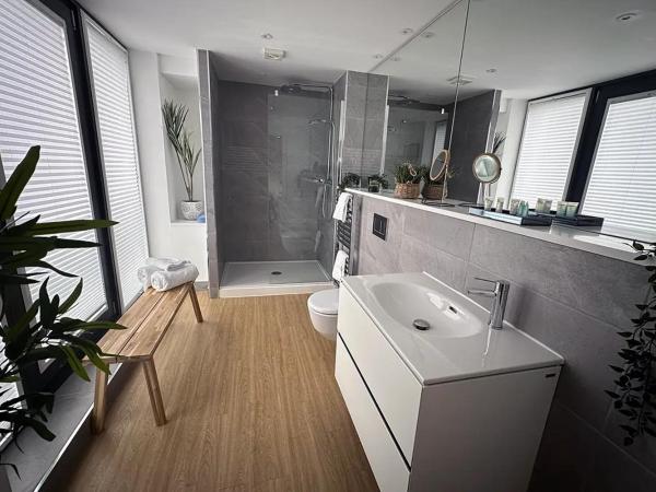 Beachcliff Rooms & Apartments : photo 2 de la chambre suite lit king-size