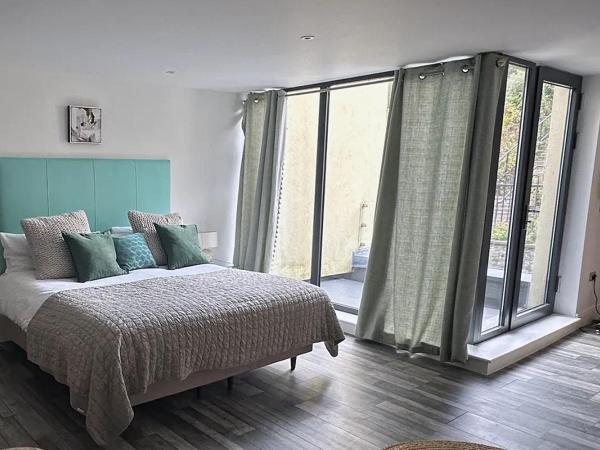 Beachcliff Rooms & Apartments : photo 9 de la chambre suite deluxe avec lit king-size