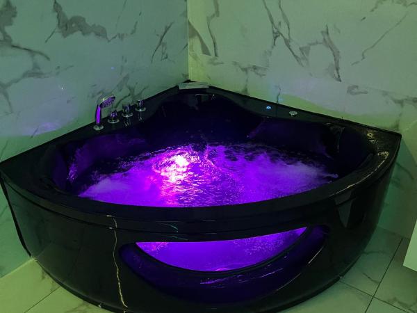 Suite Romantique balneo st Charles : photo 6 de la chambre chambre deluxe