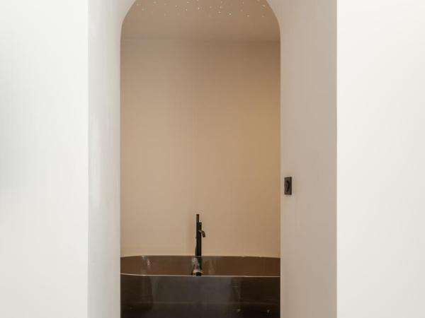 Mouchki : photo 1 de la chambre chambre double deluxe avec baignoire