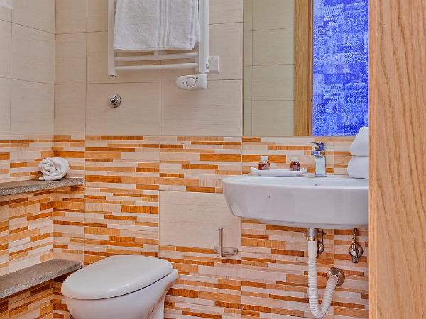 Airone Hotel : photo 5 de la chambre chambre lits jumeaux Économique avec salle de bains privative