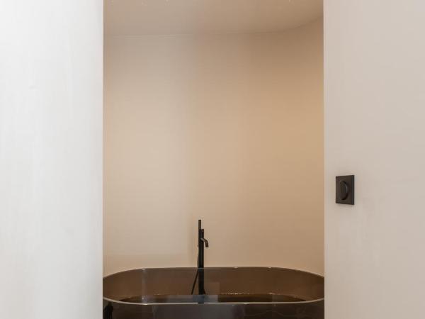 Mouchki : photo 7 de la chambre chambre double deluxe avec baignoire