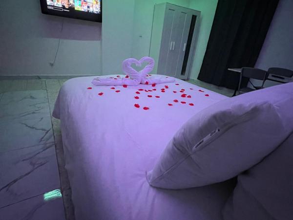 Suite Romantique balneo st Charles : photo 7 de la chambre chambre deluxe