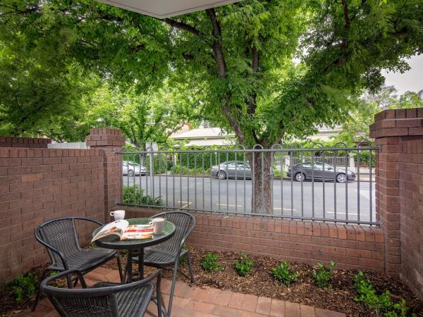 Adelaide Inn : photo 2 de la chambre walk in shower - deluxe queen & single with courtyard