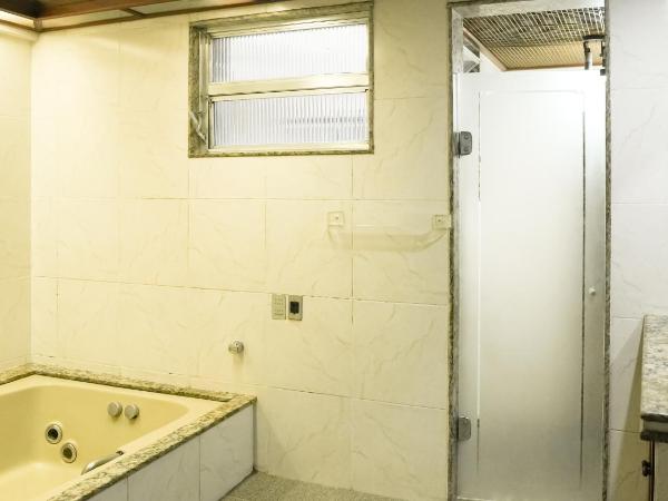 Midway Hotel : photo 3 de la chambre suite deluxe avec baignoire spa