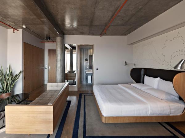 Witt Istanbul Suites : photo 2 de la chambre hébergement lit king-size panoramique avec terrasse