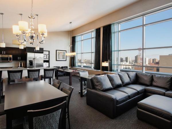 Holiday Inn Saskatoon Downtown, an IHG Hotel : photo 4 de la chambre suite penthouse