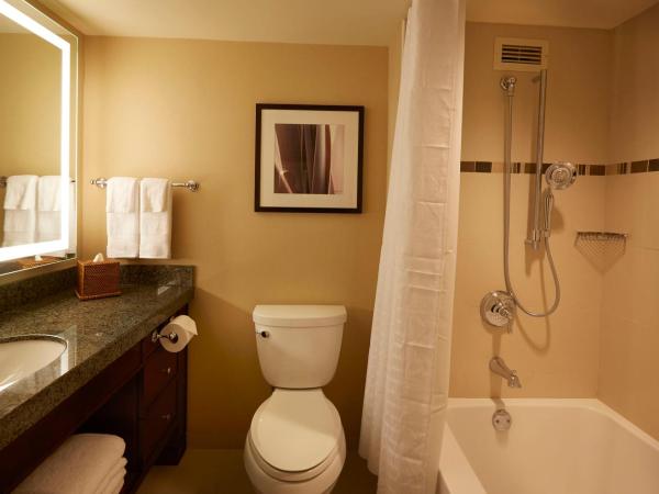 Hilton Hawaiian Village Waikiki Beach Resort : photo 6 de la chambre hébergement avec 2 lits doubles - tour arc-en-ciel - vue sur océan et port de plaisance