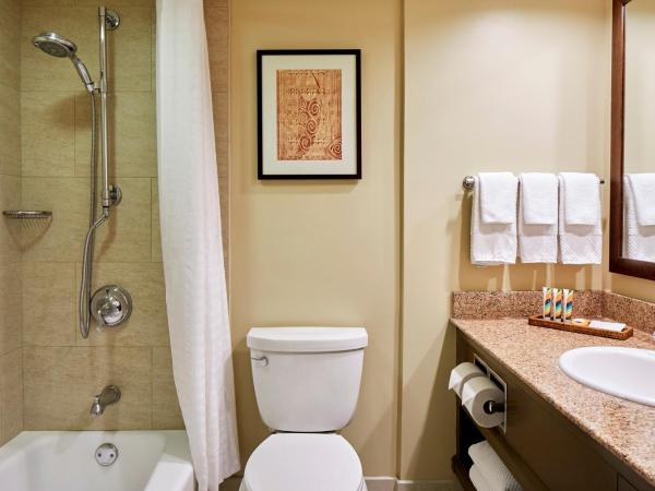 Hilton Hawaiian Village Waikiki Beach Resort : photo 5 de la chambre logement avec 2 lits doubles - vue partielle sur océan