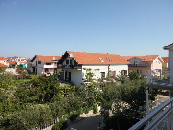 Apartments and rooms with parking space Vodice - 6260 : photo 9 de la chambre appartement 1 chambre avec balcon