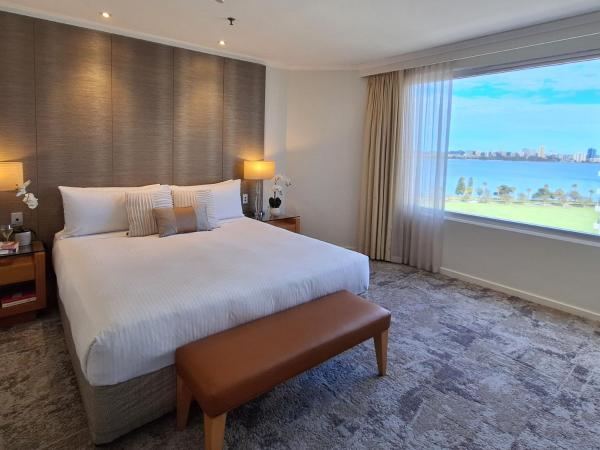 Residence on Langley Park : photo 4 de la chambre suite lit king-size