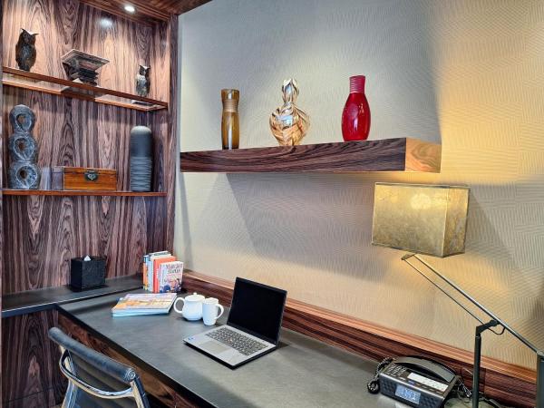 Residence on Langley Park : photo 3 de la chambre suite lit king-size avec baignoire spa