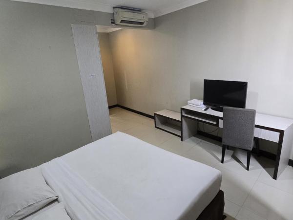 N3 Zainul Arifin Hotel : photo 5 de la chambre chambre deluxe double ou lits jumeaux