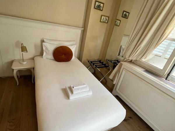 Les Quatre Dauphins : photo 2 de la chambre chambre simple