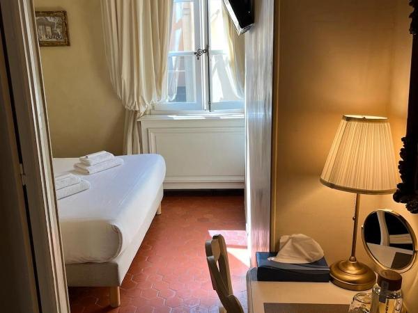 Les Quatre Dauphins : photo 3 de la chambre chambre double