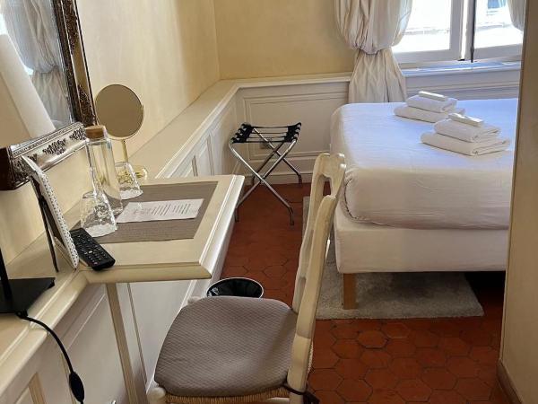 Les Quatre Dauphins : photo 3 de la chambre chambre double