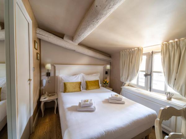 Les Quatre Dauphins : photo 1 de la chambre chambre double