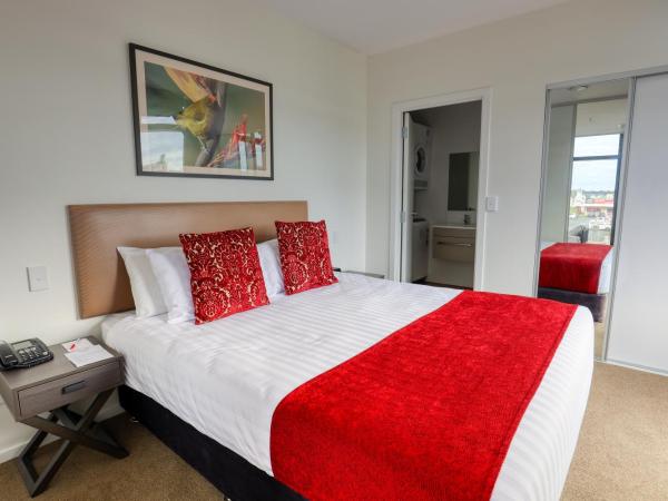 Ramada Suites by Wyndham Auckland Manukau Pacfic Centre : photo 6 de la chambre suite 1 chambre lit king-size - non-fumeurs