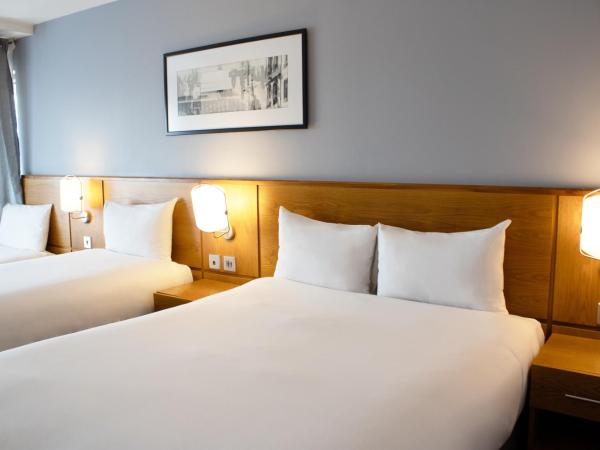 The Crown London, WorldHotels Distinctive : photo 9 de la chambre chambre familiale avec lit double et lits jumeaux