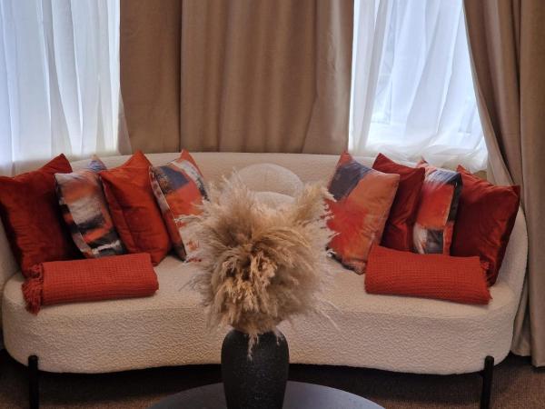 Loola's House : photo 2 de la chambre chambre double avec salle de bains commune