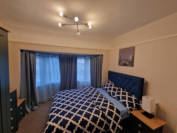 Loola's House : photo 5 de la chambre chambre double avec salle de bains commune