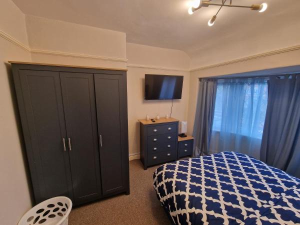 Loola's House : photo 4 de la chambre chambre double avec salle de bains commune