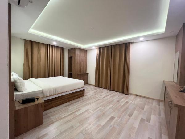 Hotel Nirakar : photo 1 de la chambre suite deluxe avec lit king-size