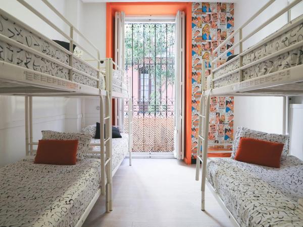 Hostels Meetingpoint : photo 6 de la chambre chambre double avec salle de bains