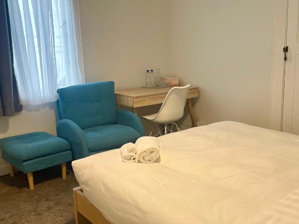 Newmarket Cozy-home : photo 7 de la chambre chambre double avec salle de bains privative