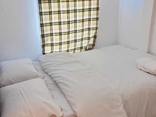 Charming Double Bed Room in New Moston : photo 3 de la chambre chambre double Économique