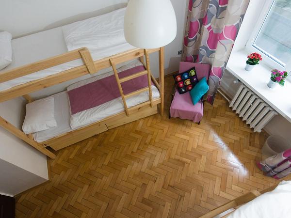 Hostel Helvetia - PRIVATE ROOMS in CITY CENTER and OLD TOWN : photo 3 de la chambre lit dans un dortoir de 4 lits