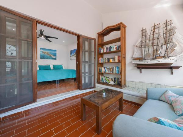 The Mermaid and The Pearl Boutique B&B : photo 1 de la chambre chambre double avec terrasse