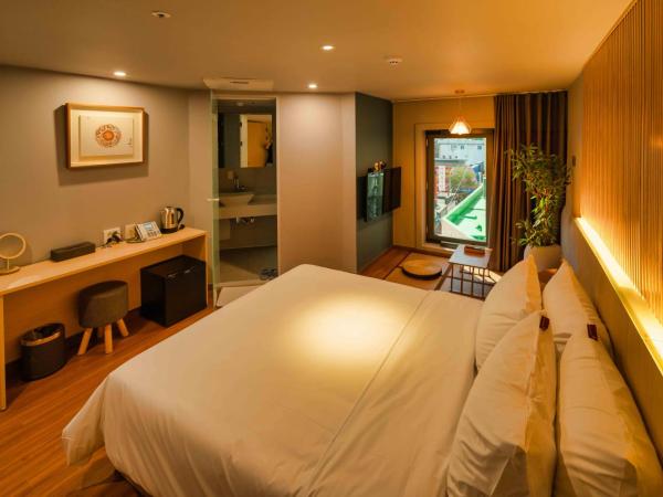 신촌 메이븐 호텔 : photo 1 de la chambre chambre deluxe