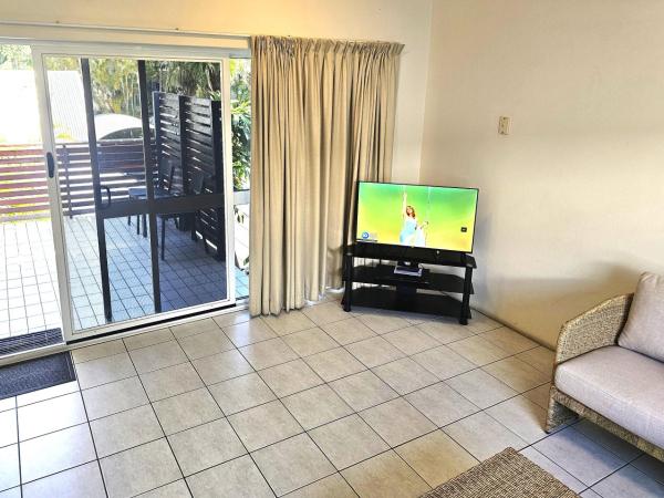 Mango Tree Holiday Apartments : photo 5 de la chambre appartement avec balcon