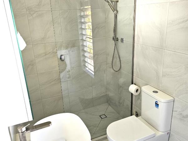 Mango Tree Holiday Apartments : photo 7 de la chambre appartement avec balcon