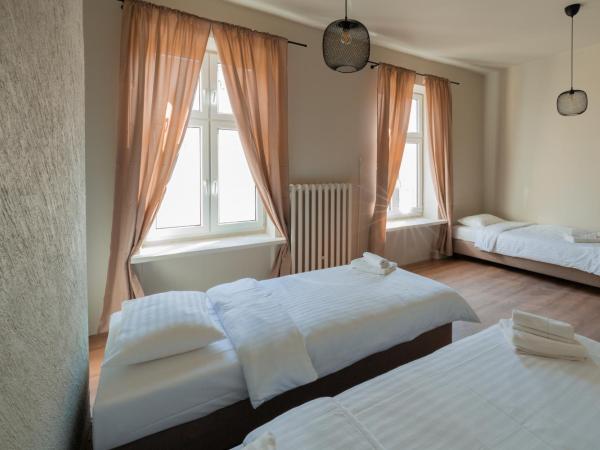 Hotelik Relax : photo 1 de la chambre chambre triple Économique avec salle de bains commune